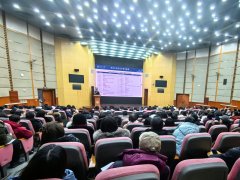 引见了正在科研平台、师资力量和学生培 